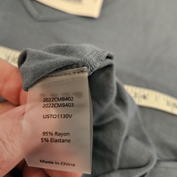 NWT Universal Standard Genevette goblin-blue v-neck top - Picture 11 of 11